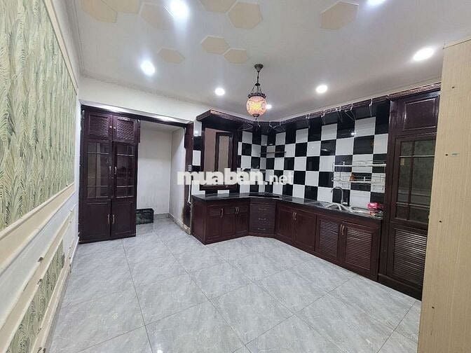 NHÀ HẺM XE TẢI CÁCH TRƯỜNG CHINH 70M NỘI THẤT CƠ BẢN 3MÁY L.