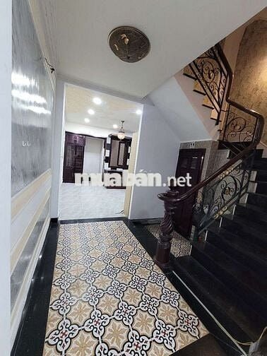 NHÀ HẺM XE TẢI CÁCH TRƯỜNG CHINH 70M NỘI THẤT CƠ BẢN 3MÁY L.