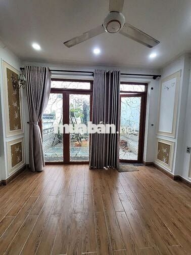 NHÀ HẺM XE TẢI CÁCH TRƯỜNG CHINH 70M NỘI THẤT CƠ BẢN 3MÁY L.