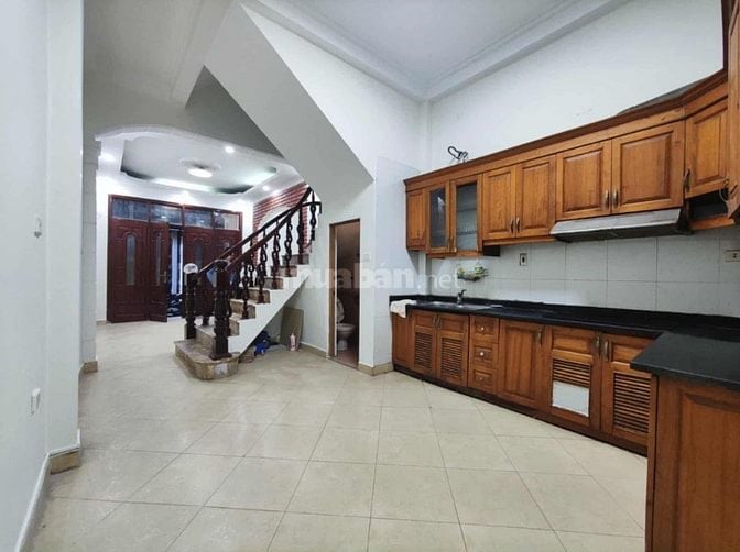 Cho thuê nhà phố Ngọc Khánh Ba Đình hợp ở, làm VP 