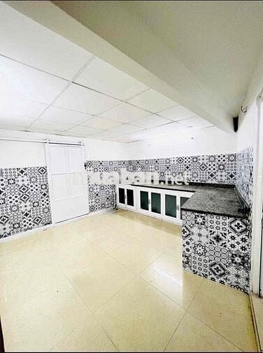 Nhà Mới Mặt Tiền Kinh Doanh Đường Lạc Long Quân, DT: 5x15m, 2L 4PN 3WC