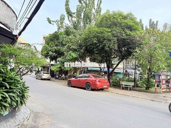 Chủ đi nước ngoài định cư bán gấp lô đất đường xe tải, ngay Học Viện T