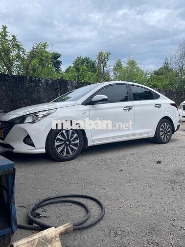 Hyundai Accent Số sàn Trắng
