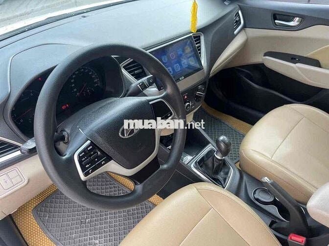 Hyundai Accent Số sàn Trắng