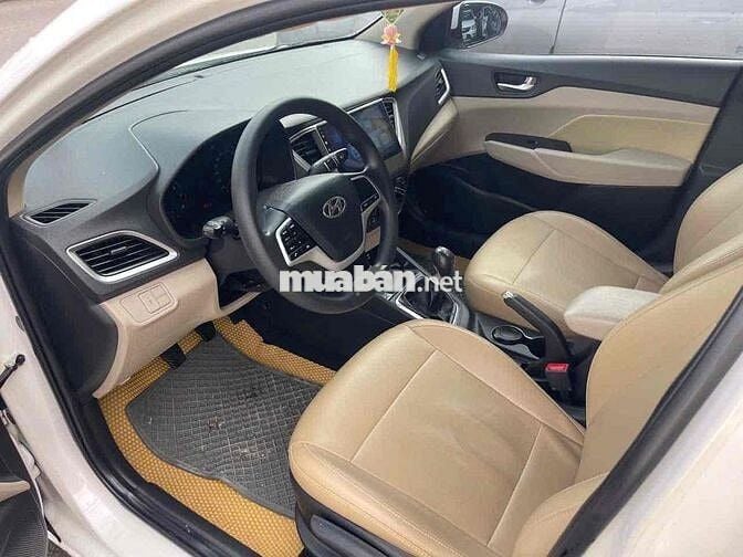 Hyundai Accent Số sàn Trắng