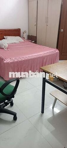 Căn lầu 4 và sân thượng 100m thoáng mát