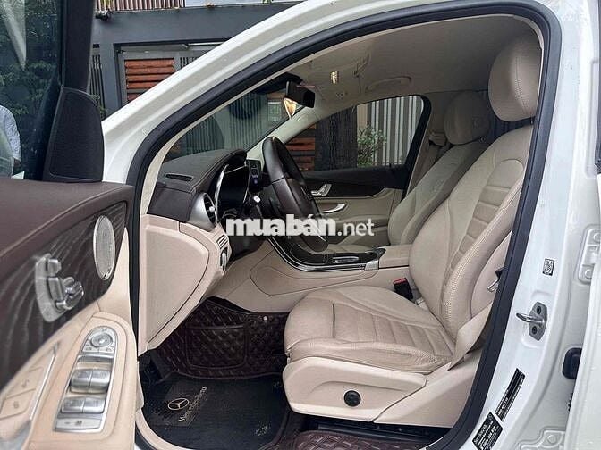 Mercedes Benz GLC200 4 Matic 2021 - 30000 km