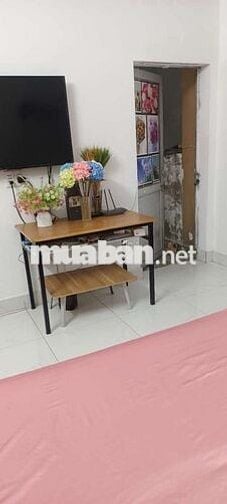 Căn lầu 4 và sân thượng 100m thoáng mát