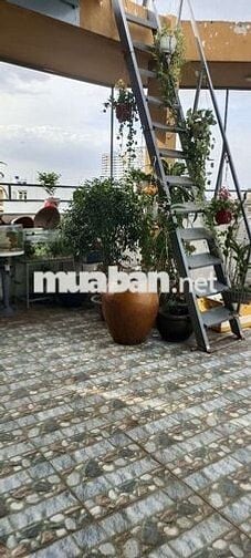 Căn lầu 4 và sân thượng 100m thoáng mát