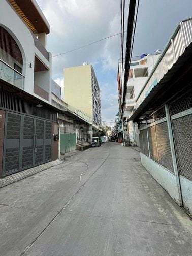 Nhà hẻm ô tô 1051/ Hậu Giang, 4,6x27m 1 lầu, trệt trống suốt.