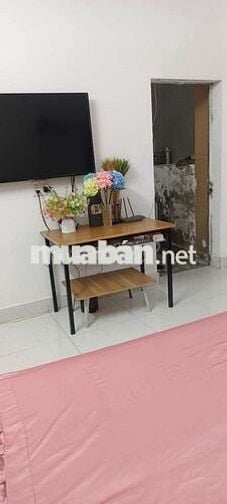 Căn lầu 4 và sân thượng 100m thoáng mát