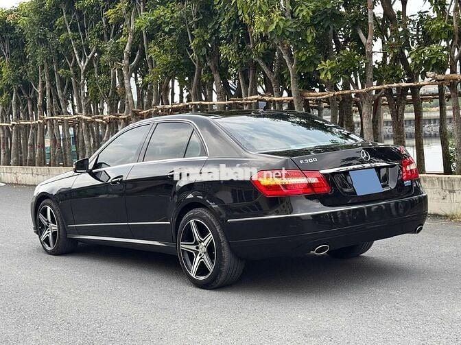 Mercedes-Benz E300 đời 2010 số tự động