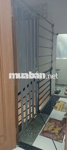 Căn lầu 4 và sân thượng 100m thoáng mát