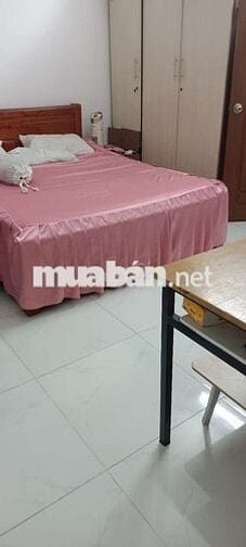 Căn lầu 4 và sân thượng 100m thoáng mát