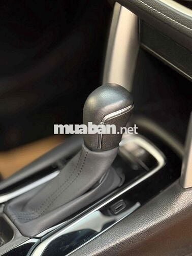 Corolla Cross 2024 Model 2025 1.8V Đỏ 1 Vạn Km