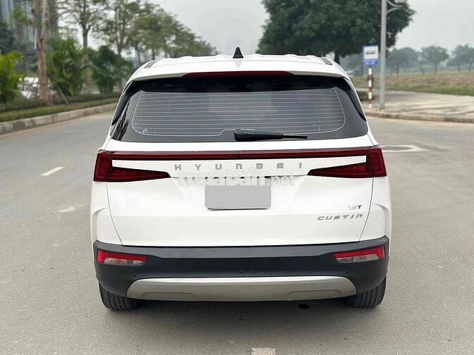 Hyundai Custin 2023 1.5Tubo Trắng 4 Vạn Tiêu Chuẩn