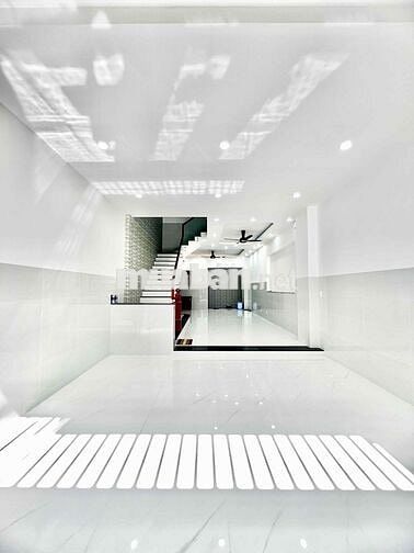 Cho Thuê Nhà Mới Xây sẵn máy lạnh thuận tiện qua Tên Lửa