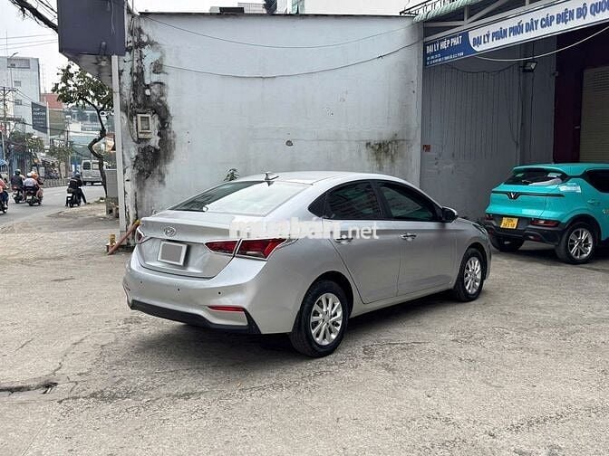 Hyundai Accent 2019 số sàn màu xám bạc