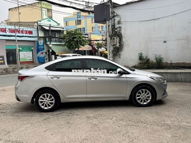 Hyundai Accent 2019 số sàn màu xám bạc