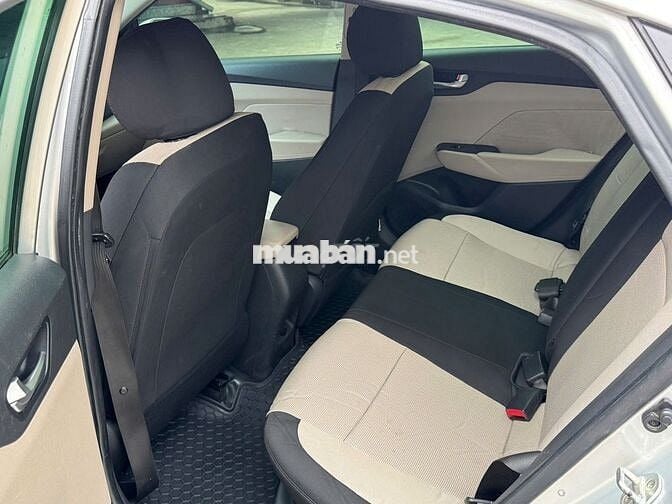 Hyundai Accent 2019 số sàn màu xám bạc