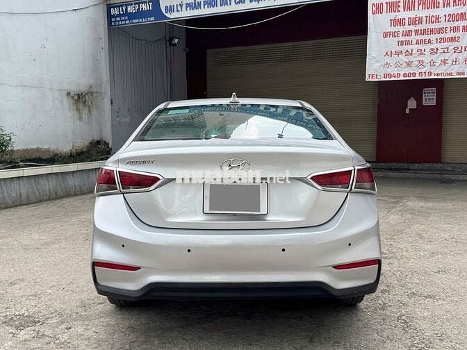 Hyundai Accent 2019 số sàn màu xám bạc