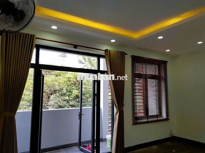 Cho thuê gấp: nhà phố 3 tầng mặt tiền 6m gần công viên P. LINH TÂY