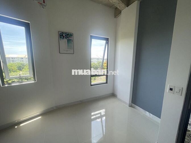 PHÒNG GÁC LỬNG BÁCH KHOA - SƯ PHẠM - MẸ NHU - FPT - CÓ CỬA SỔ