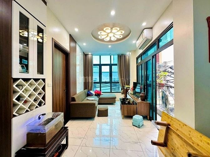 Mặt Phố - Đê La Thành – 72 M – 5 Tầng – MT 4.2 M – Giá 17.5 Tỷ.