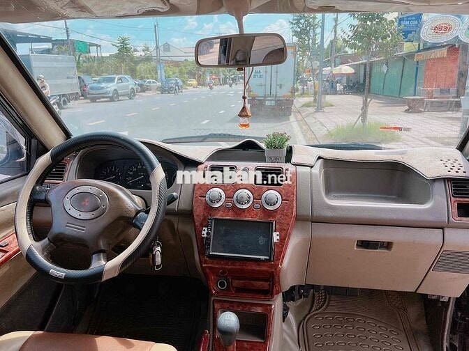 Mitsubishi 205 phun xăng trao đổi giao lưu xe