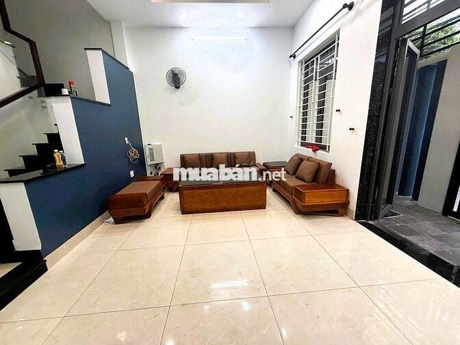 Cho thuê gấp: nhà phố 3 tầng mặt tiền 6m gần công viên P. LINH TÂY