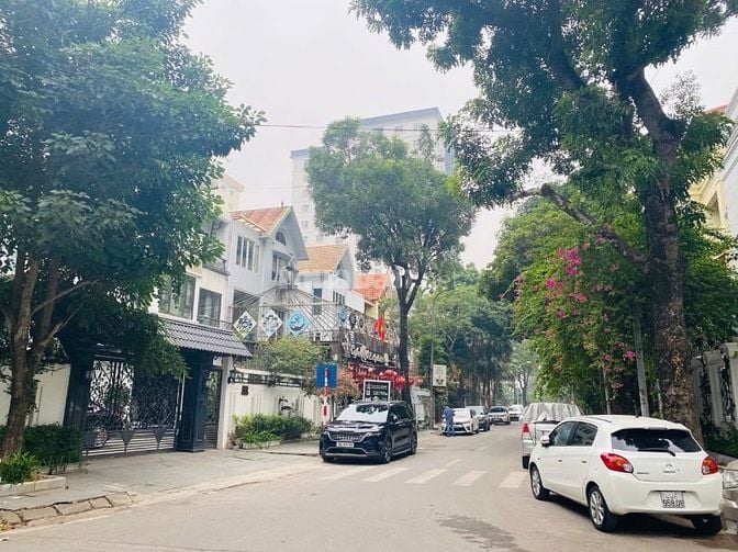 Giá Bán Giảm Rất Sâu - Mặt Phố 125M2* 7MT - Vỉa Hè To - Kinh Doanh.