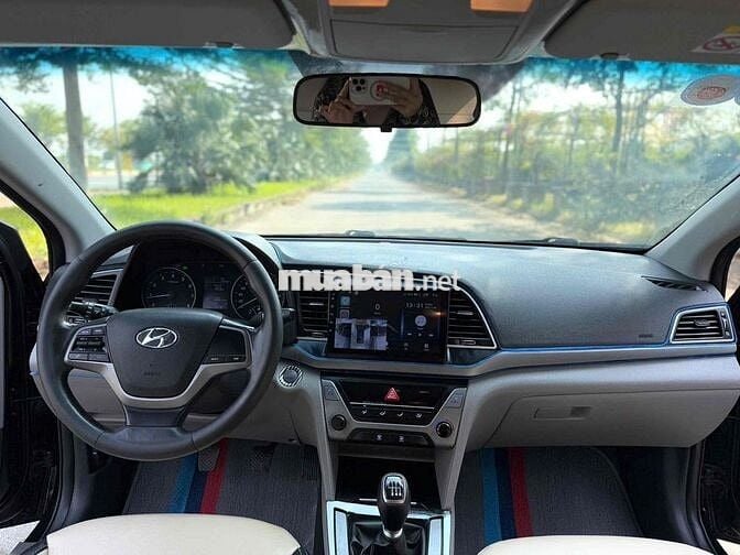 Hyundai Elantra 2017 1.6 MT - 90000 km