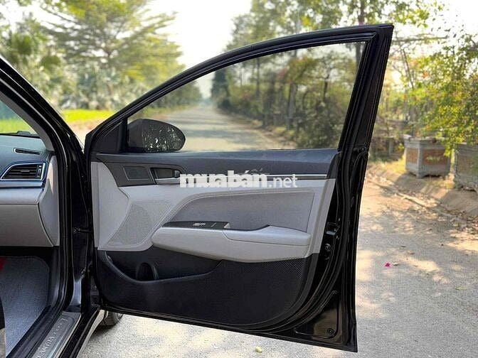 Hyundai Elantra 2017 1.6 MT - 90000 km