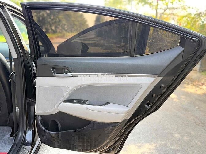 Hyundai Elantra 2017 1.6 MT - 90000 km