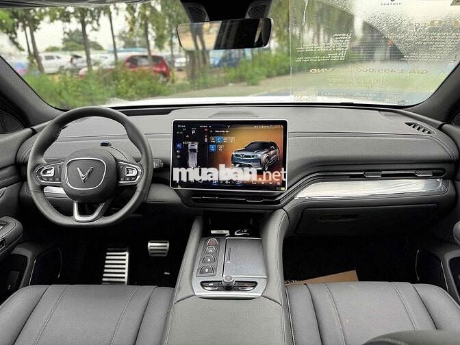 VinFast VF9 2025 Eco