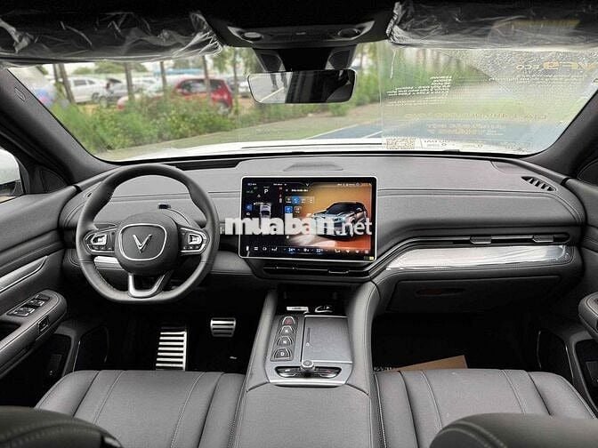 VinFast VF9 2025 Eco