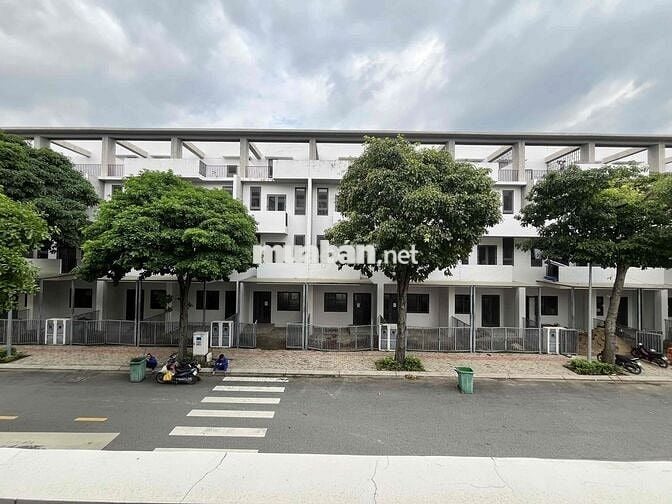 CHÍNH CHỦ CẦN TIỀN BÁN LỖ dưới giá chủ đầu tư Nhà phố căn góc Bến Lức