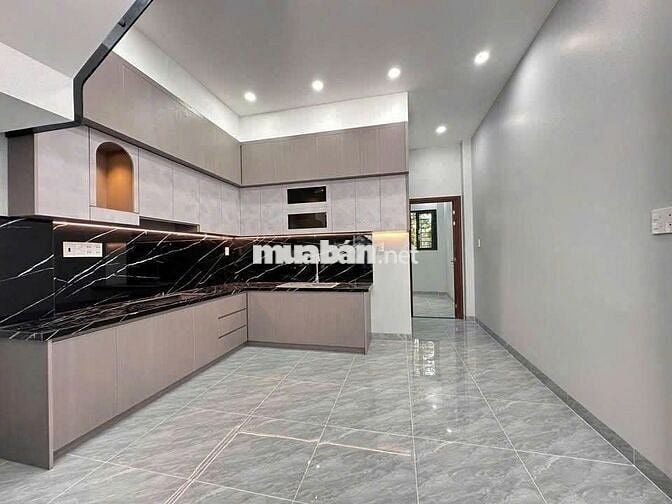 Nhà vừa hoàn thiện ngay Chợ Tân Mai 2