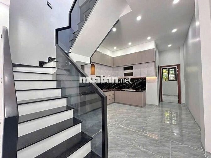 Nhà vừa hoàn thiện ngay Chợ Tân Mai 2