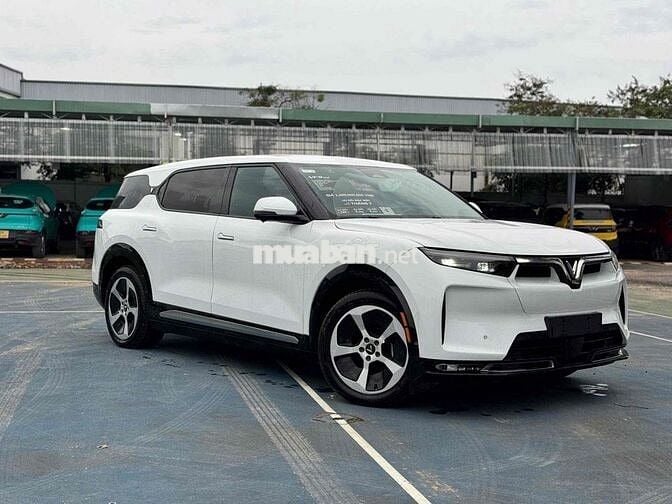 VinFast VF9 2025 Eco