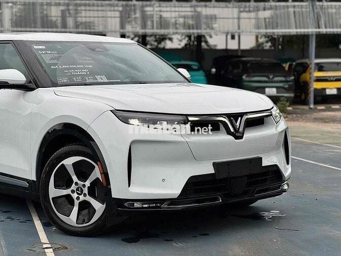 VinFast VF9 2025 Eco