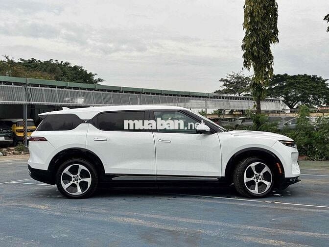 VinFast VF9 2025 Eco