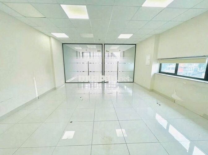 SIÊU PHẨM ỐP KÍNH - 33B Nguyễn Minh Hoàng - có thang máy, PCCC đầy đủ