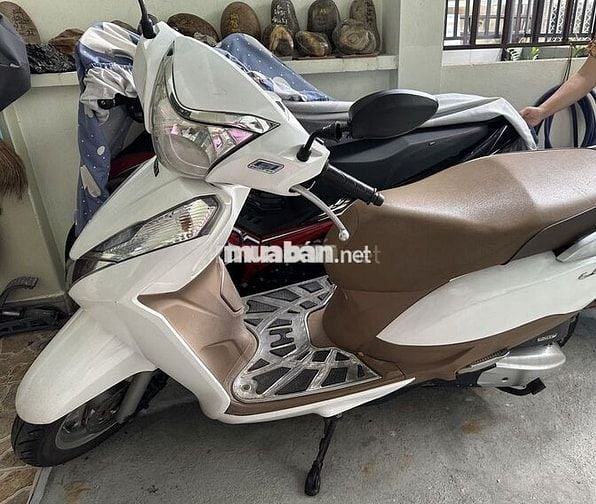 Honda Lead màu Trắng