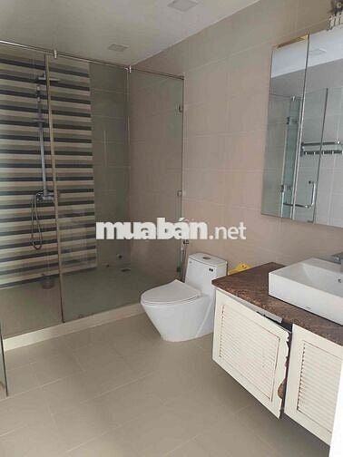 Một căn biệt thự *** đầy đủ nội thất. Ngay trung tâm Biên Hòa.