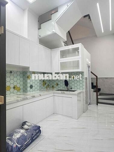 Nhà PHÂN LÔ MỚI Ken Hẻm XE HƠI - Dt 35m2 - 4 Tầng - Sổ HOÀN CÔNG VUÔNG