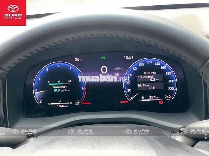 Toyota Camry 2024 2.0Q - 16000 km - vay 75%