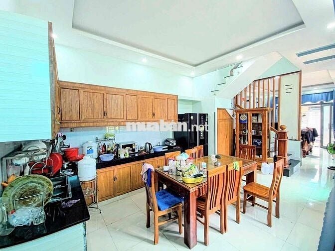 Một căn nhà ngon lành đầy đủ tiện ích xây kiên cố xây đúc tân hiệp sổ