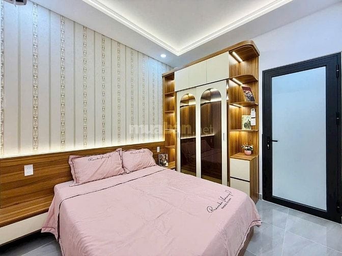 Nằm tại Diên Hồng, Bình Thạnh ngay chợ Bà Chiểu. Xây 1 trệt 1 lầu, SHR