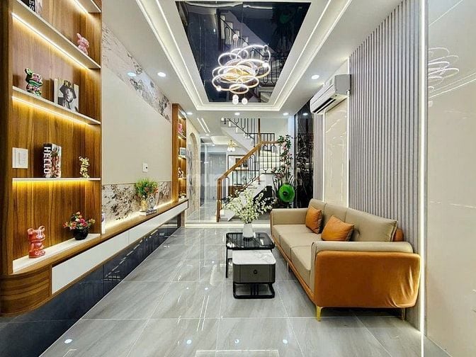 Nằm tại Diên Hồng, Bình Thạnh ngay chợ Bà Chiểu. Xây 1 trệt 1 lầu, SHR